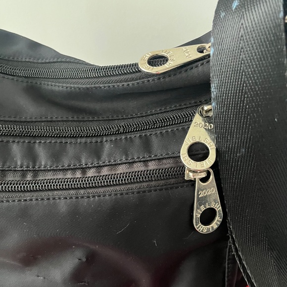 Jielshi Crossbody Bag - Picture 3 of 7